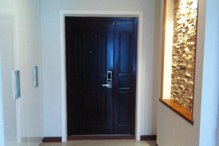 Suite 4 of 5