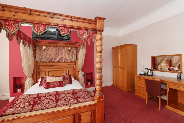 Room 9 of 64