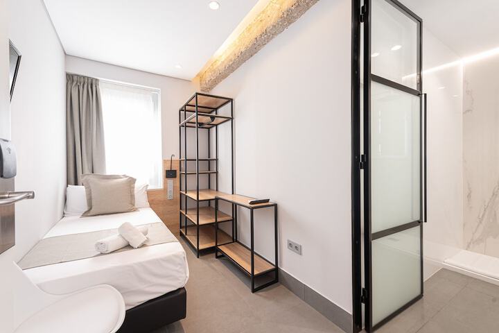 Room 9 of 120