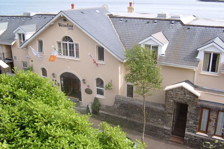 WatersEdge Hotel