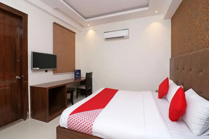 Room 5 of 17