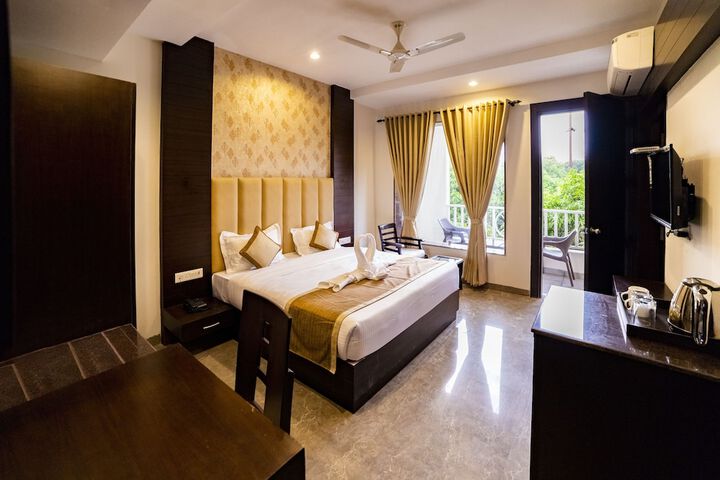 Room 4 of 34