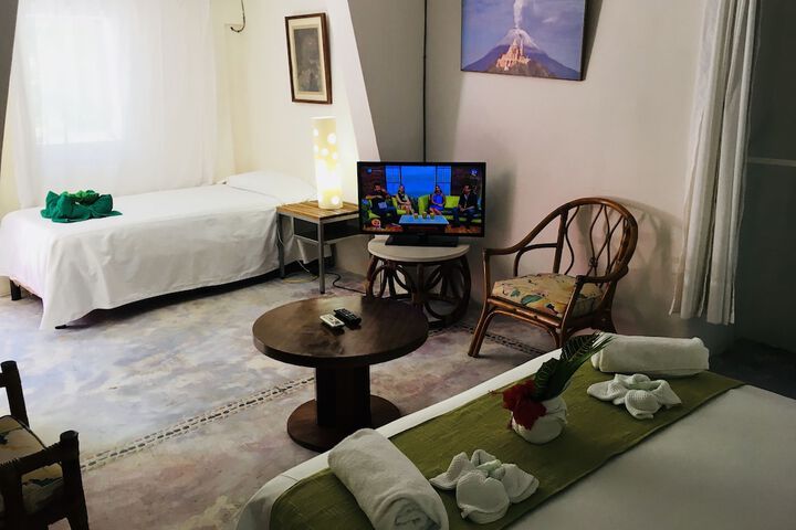 Room 4 of 102
