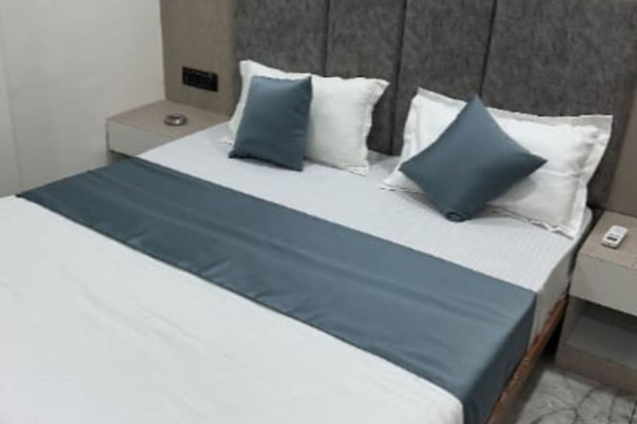 Room 9 of 25