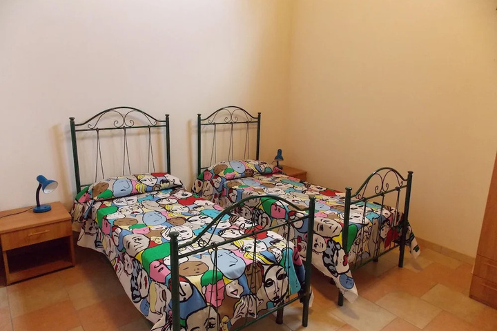 Room 5 of 18