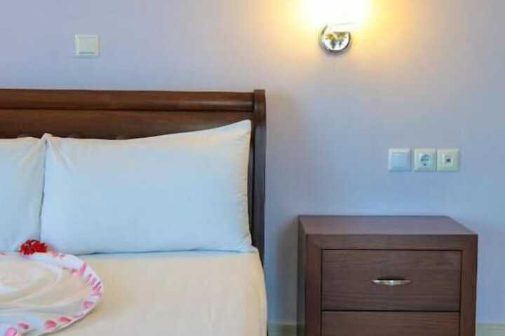Room 13 of 103