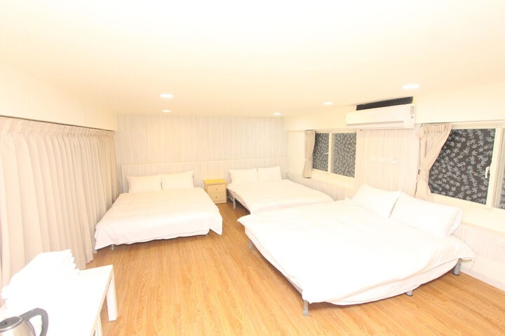 Room 51 of 246