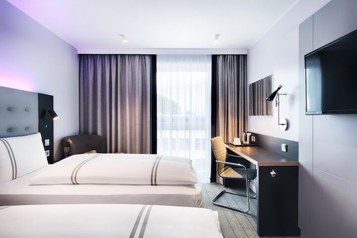 Room 13 of 38