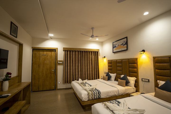 Room 6 of 65