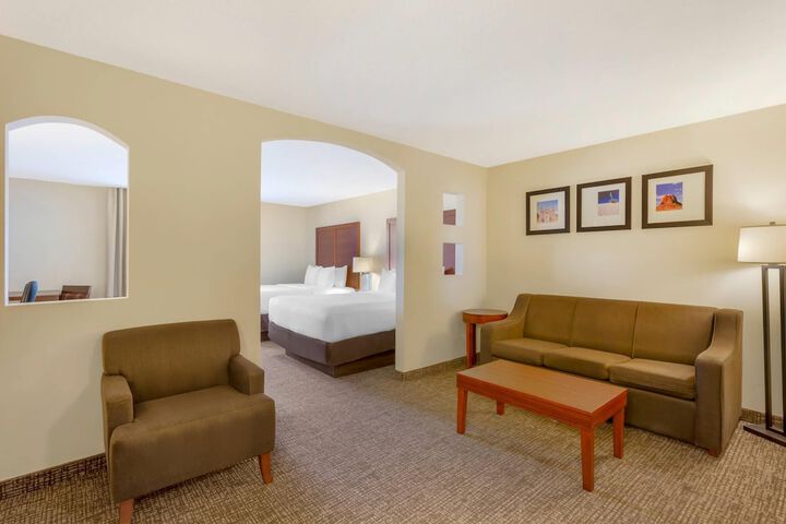 Room 13 of 33