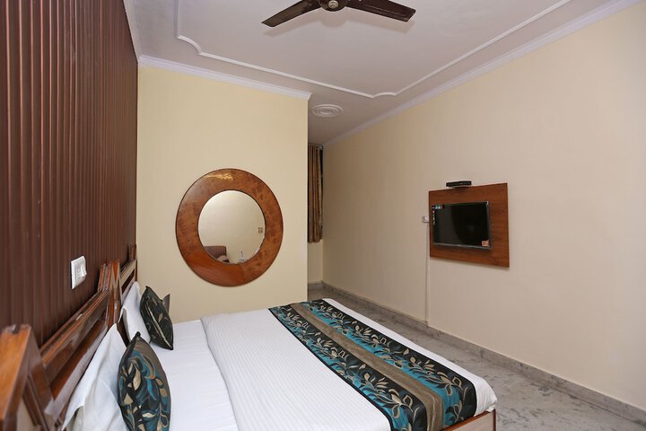 Room 12 of 15