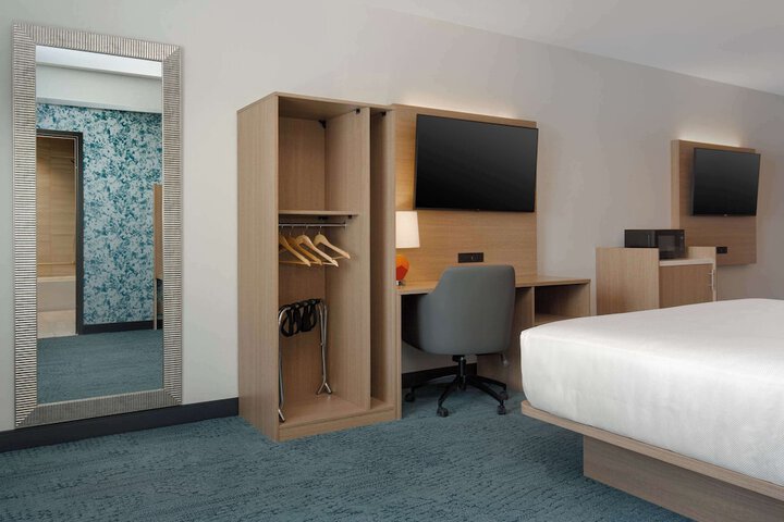 Room 21 of 41
