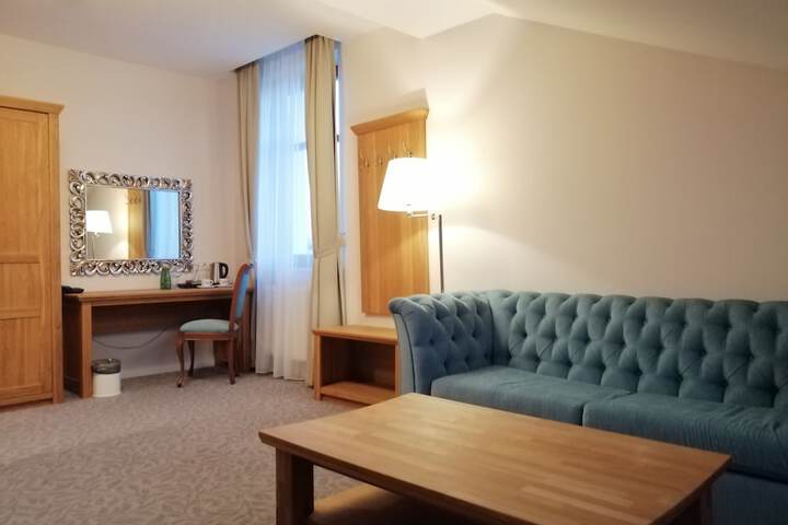 Room 28 of 60
