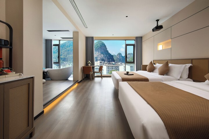 Room 13 of 73