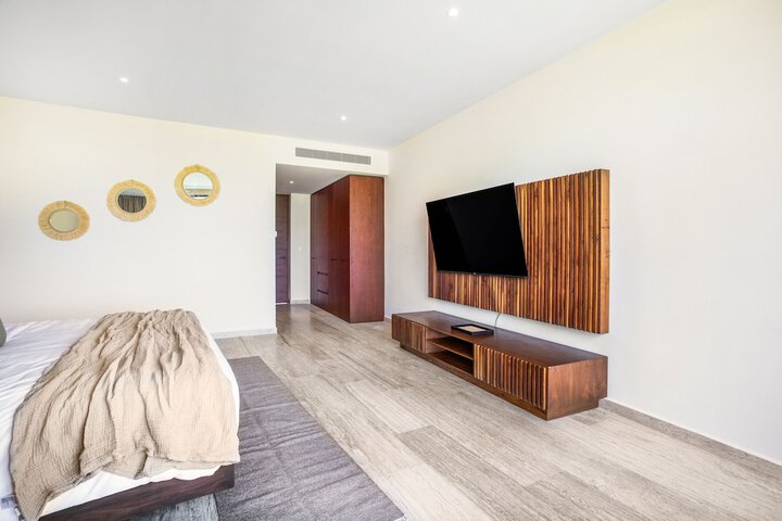 Room 10 of 179