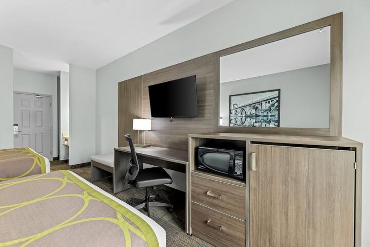 Room 11 of 40