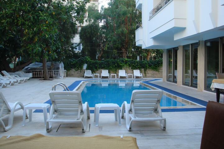 Pool Hotel