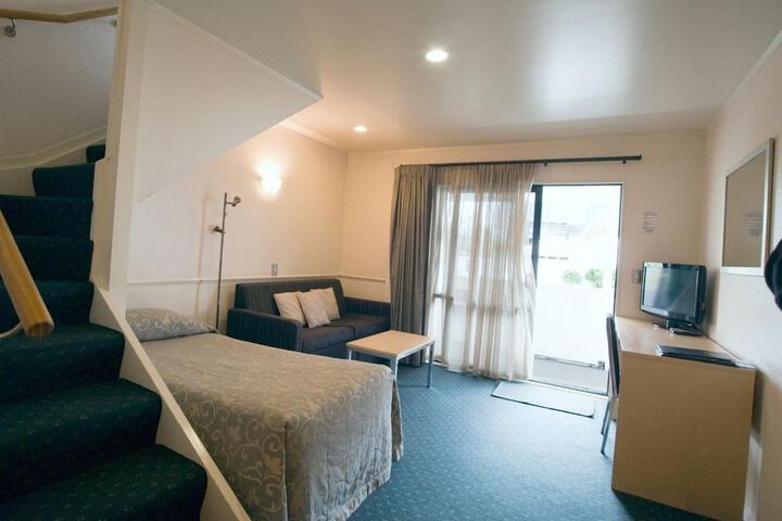 Room 4 of 65