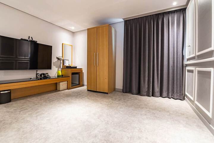 Room 23 of 139