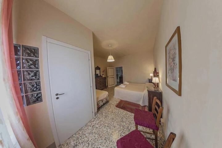 Room 16 of 82