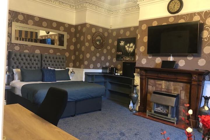 Room 15 of 32