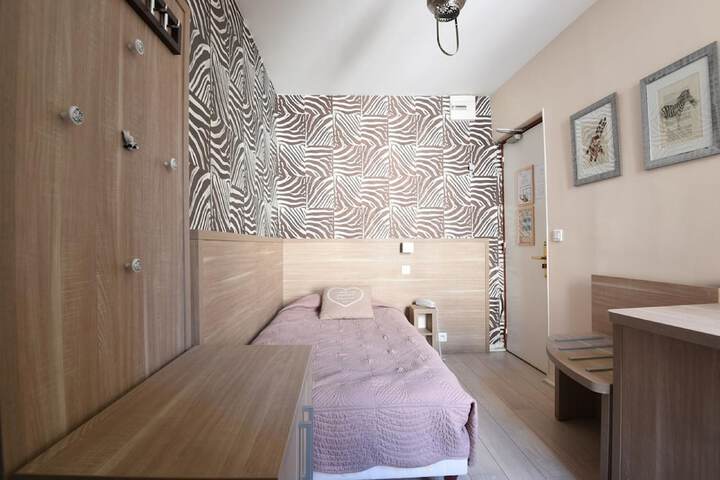 Room 21 of 47