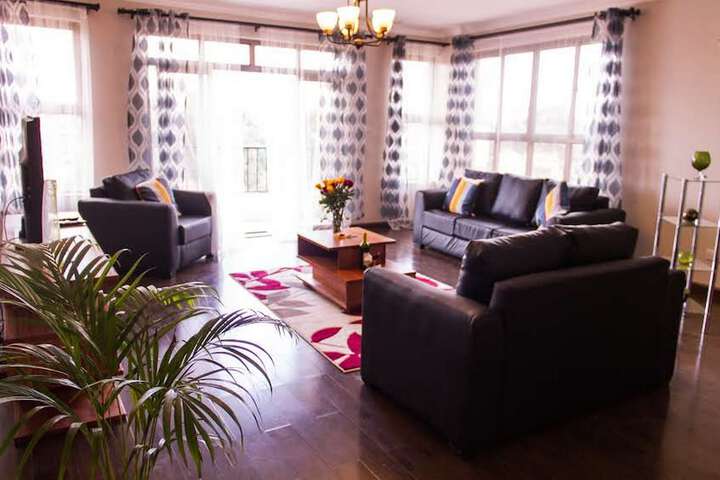 Lounge 32 of 34
