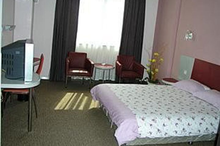Room 5 of 11