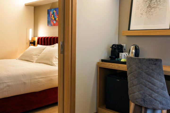 Room 27 of 74