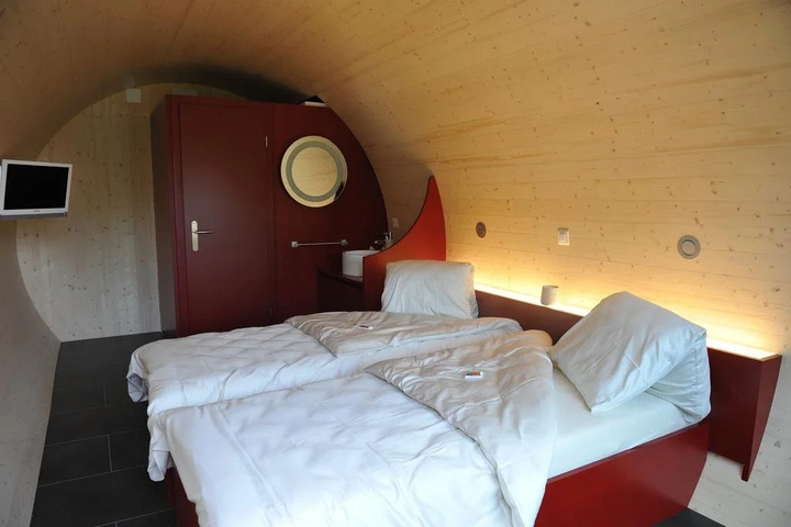 Room 2 of 16