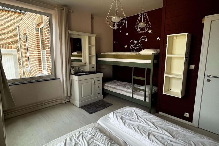 Room 2 of 38