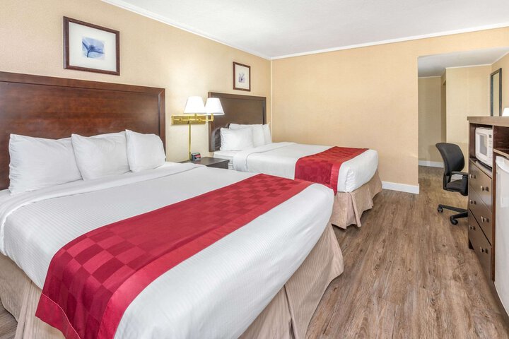 Room 4 of 39