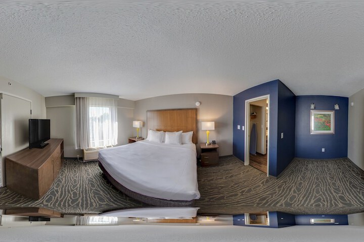 1 King Bed (4 of 22)