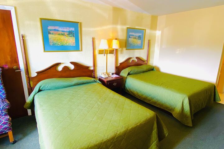 Room 7 of 9