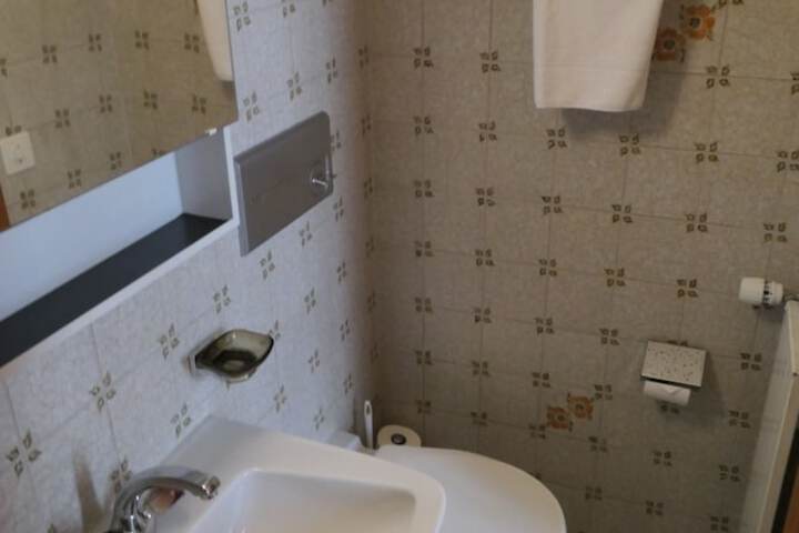 Room 33 of 49