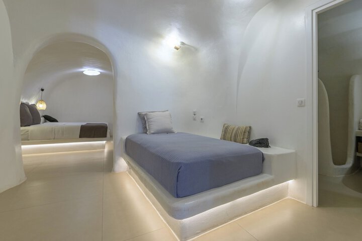 Room 10 of 102