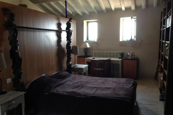 Room 4 of 16
