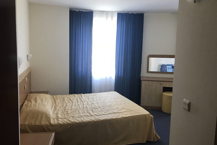 Room 9 of 85