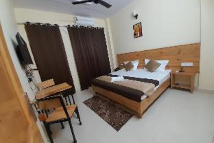 Room 5 of 31