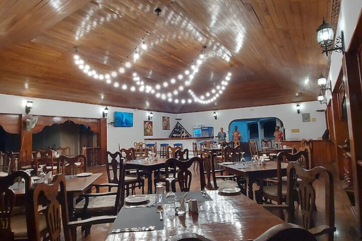 Dining 37 of 43