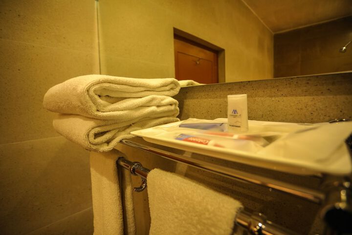 Room 10 of 27