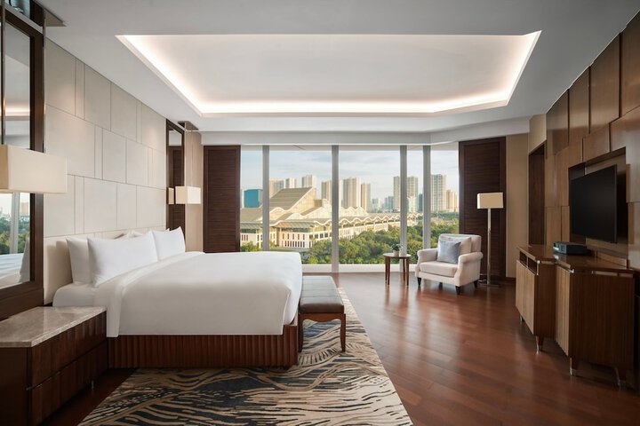 Room 42 of 176
