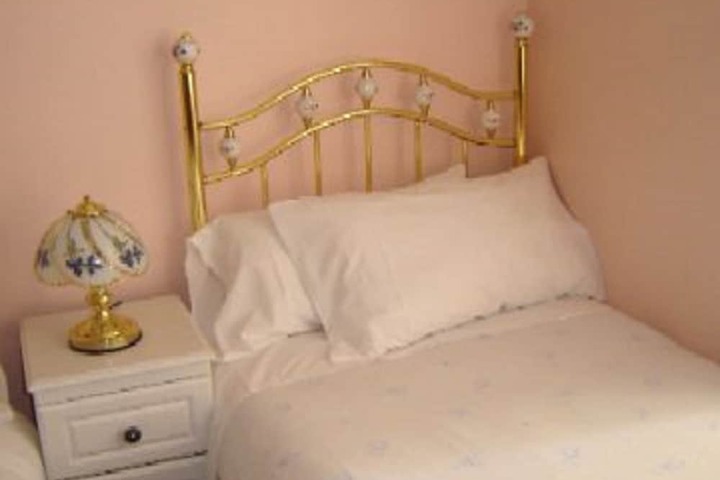 Room 10 of 12