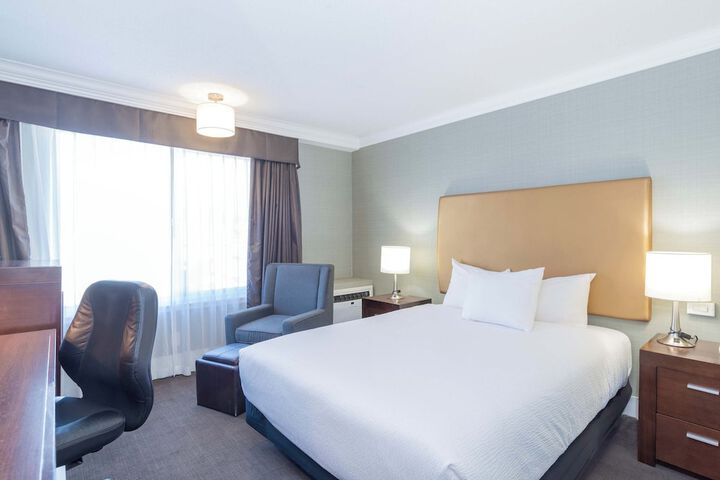 Room 10 of 40