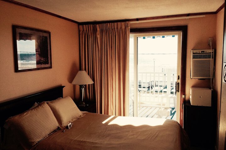 Room 10 of 32