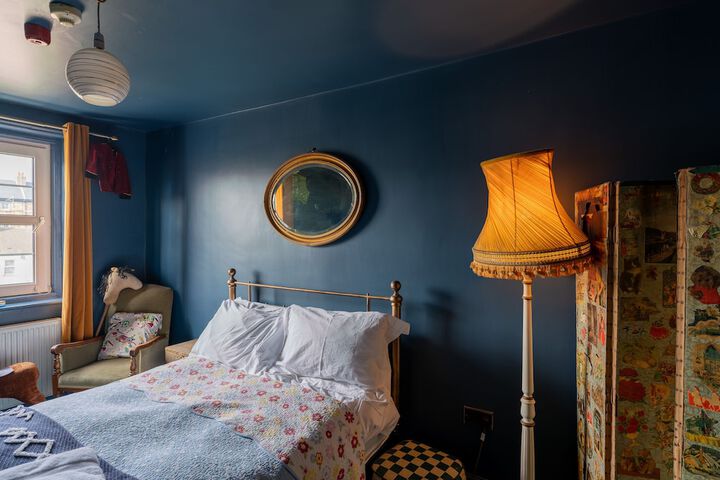 Room 27 of 108