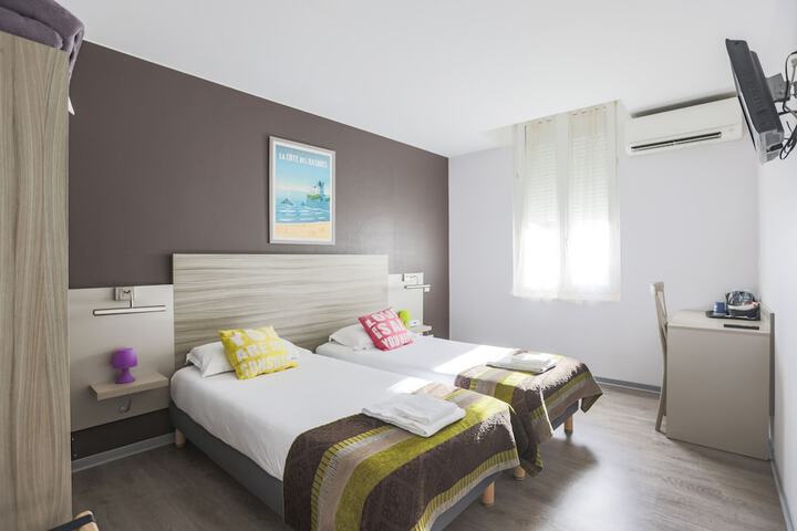 Room 12 of 24