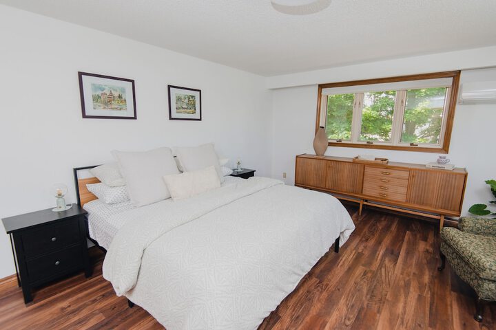Room 4 of 30