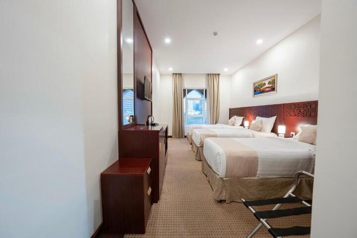 Room 6 of 17
