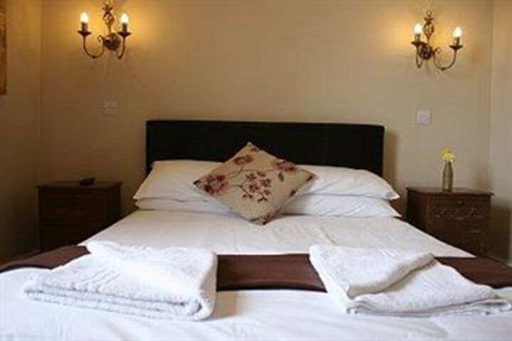 Room 10 of 16
